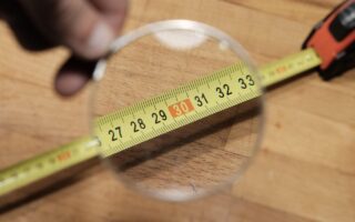 Industriële kast zelf bouwen van hout en buizen