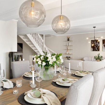 Hoe kies je de juiste stoelen bij een houten tafel?