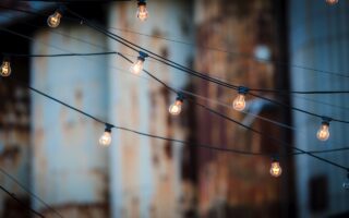 De ideale verlichting voor een industriële eethoek