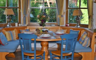 Hoe style je een moderne eetkamer met ronde tafel?