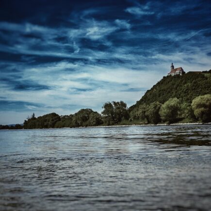 Hoe combineer je zwart staal met natuurlijke elementen?