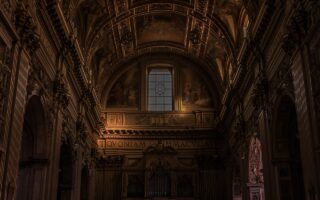 Welke woonaccessoires passen bij een licht interieur?