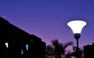 Welke lampen zijn geschikt voor hoge plafonds?