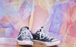 Hoe combineer je moderne meubels met retro accessoires?